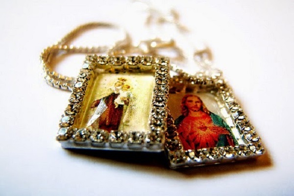 Escapulários Amuletos Sagrados