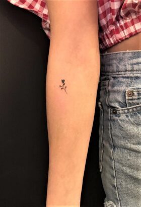 Tattoo no Braço de Desenho de Flor