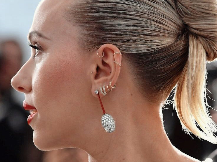 piercing dos famosos Scarlett Johansson