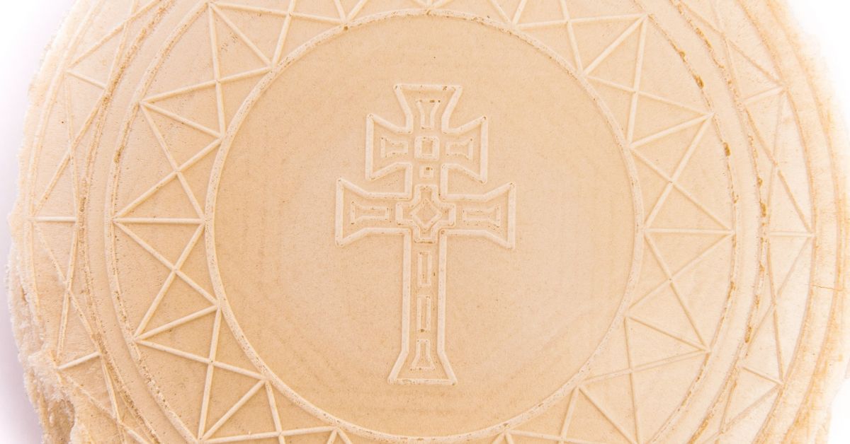 Como usar medalha de são Bento