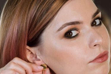 Como tirar brinco de pressão