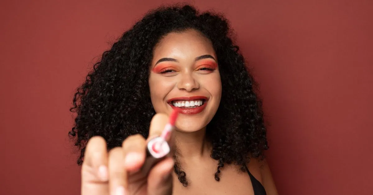 Descubra qual batom combina com pele morena