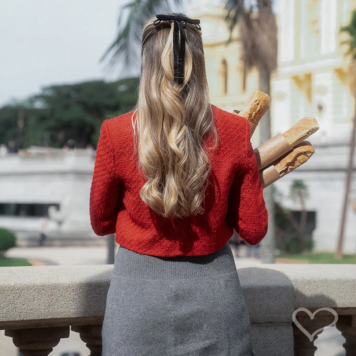 Laços de cabelo com cabelo meio preso