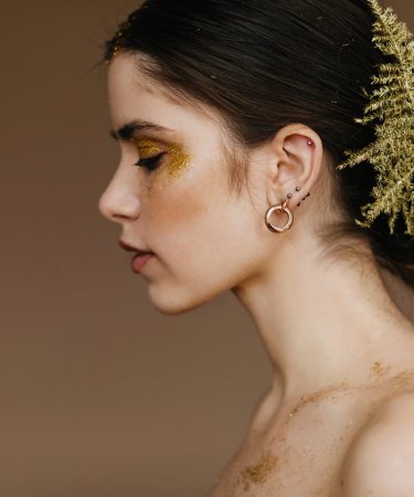 Brincos Diferentes em Cada Orelha