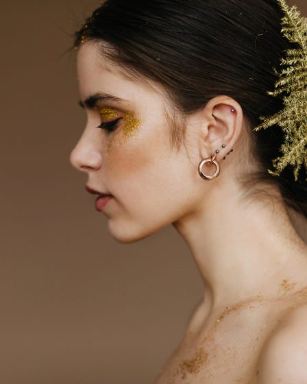 Brincos Diferentes em Cada Orelha